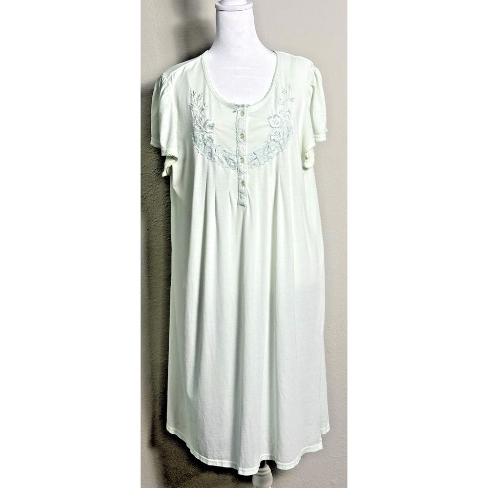 Ms. Elaine's Women's Light Green Nightgown Size XL Floral Applique Decor